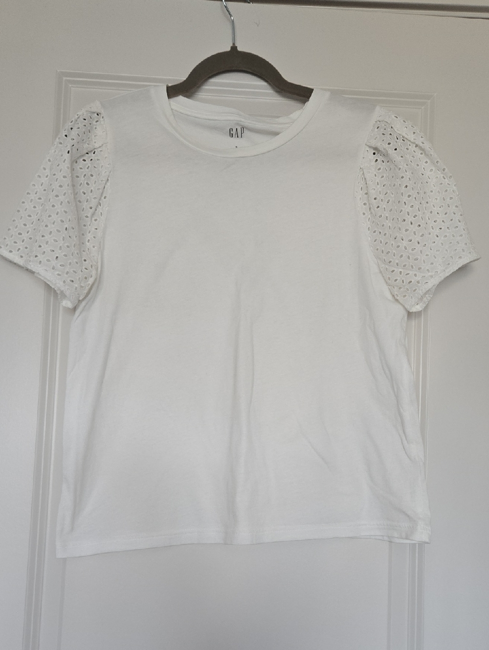 GAP White Eyelet Puff Sleeve Tee